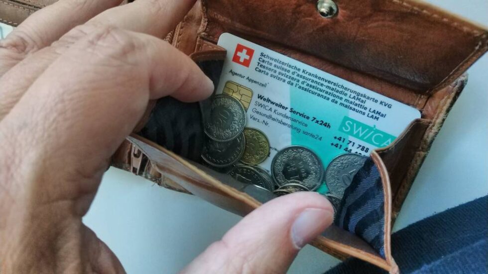 Prämien- und Kostenbremsinitiative: Welches ist der bessere Ansatz?