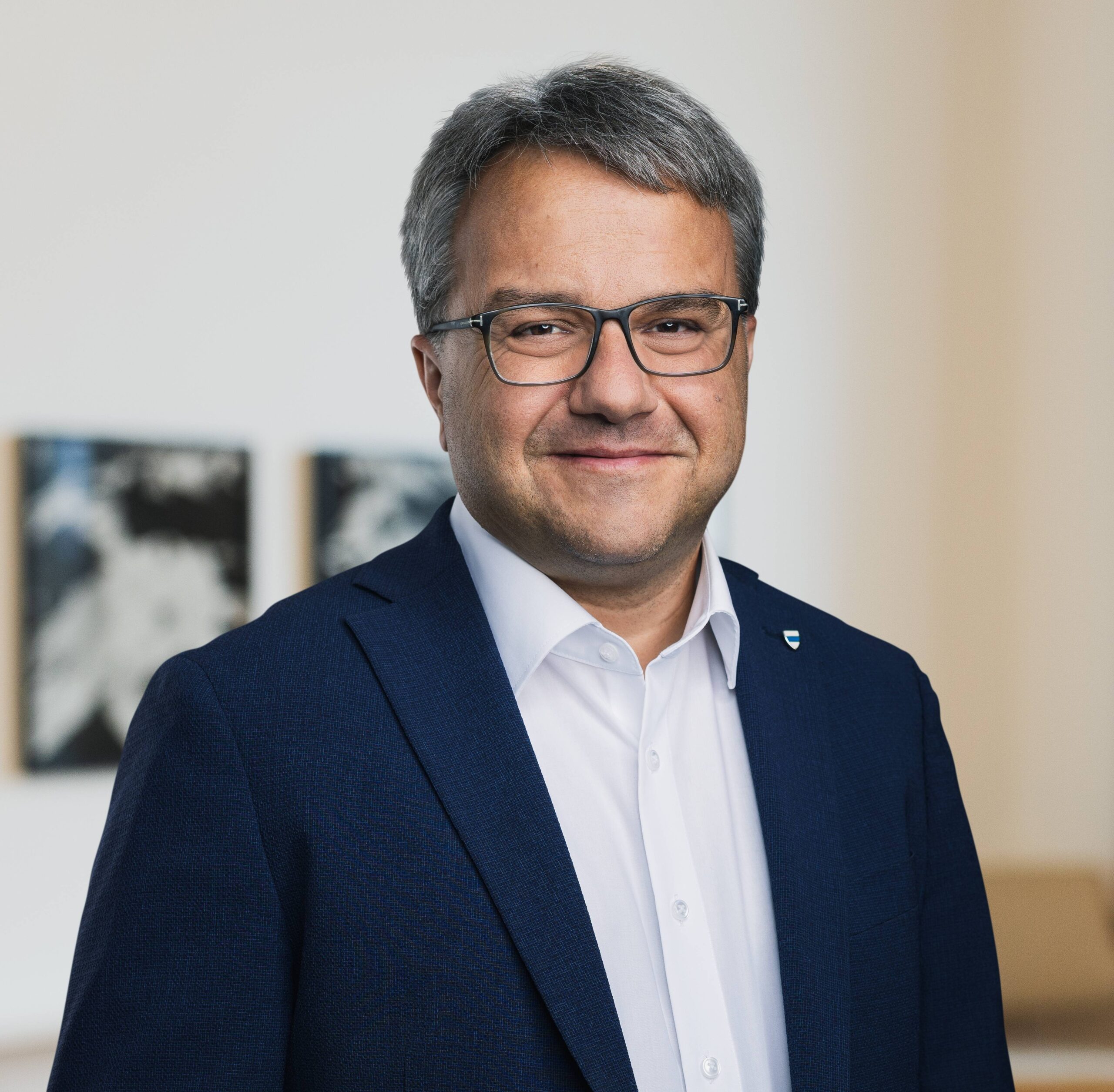 portrait_hausheer-andreas_202509_quer_saal 70%